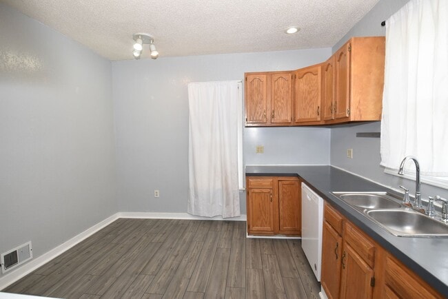 Building Photo - 1327 Corby Blvd