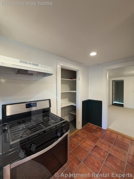 Building Photo - 92 Pleasant St