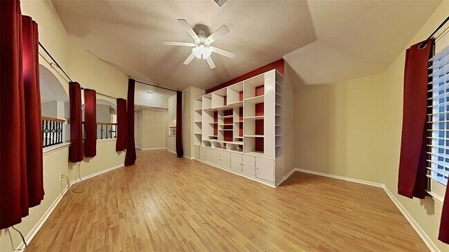 Building Photo - 2114 Winding Hollow Dr