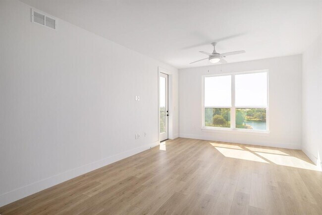 Building Photo - 1701 Simond Ave