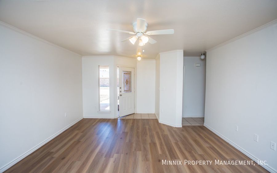 Building Photo - 908 N Belmont Ave