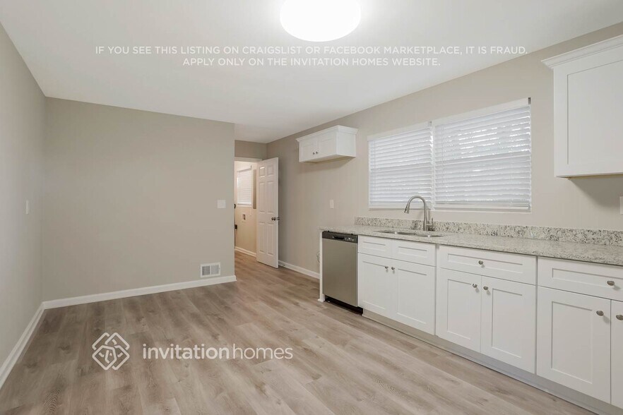 Building Photo - 8490 Meadowbrook Dr