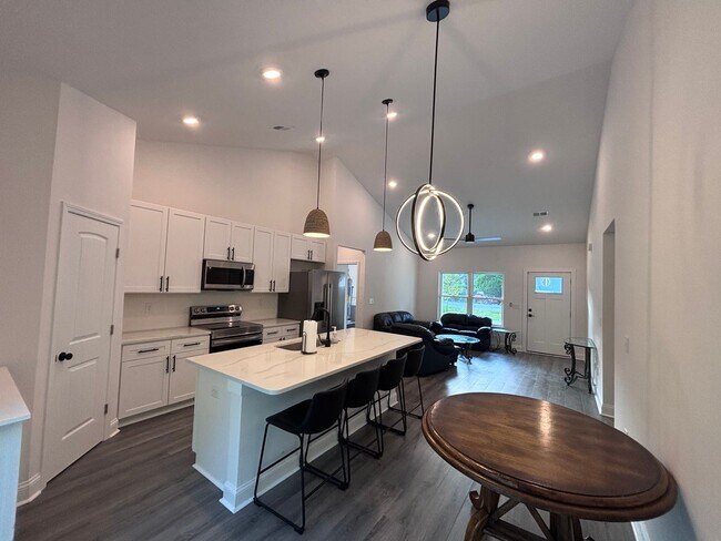 Building Photo - 1874 Rolling Hills Dr