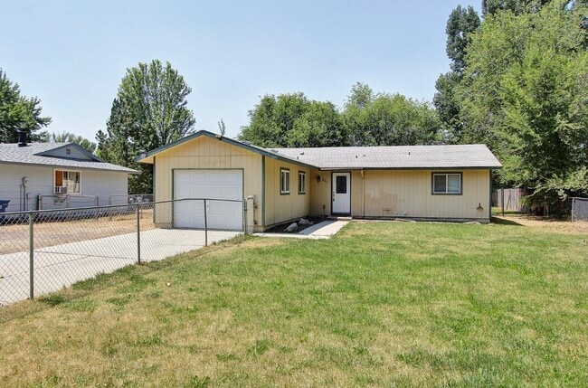 Primary Photo - 211 S Highland Dr