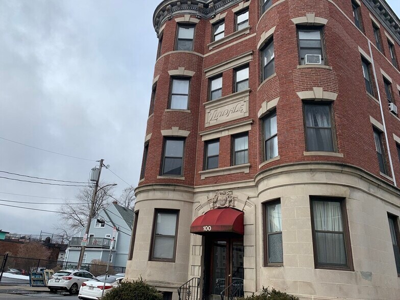 Building Photo - 100 Linden St