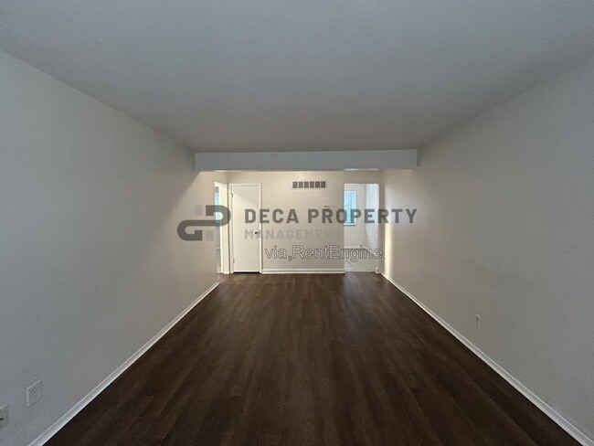Building Photo - 9910 Broadmoor Dr