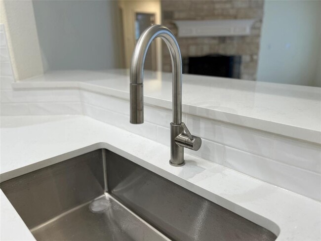 Building Photo - 10 Troon Dr