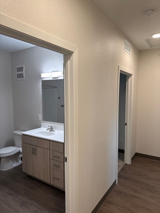 Building Photo - 2Bed 2 Bath - Windom Landing Under New Management