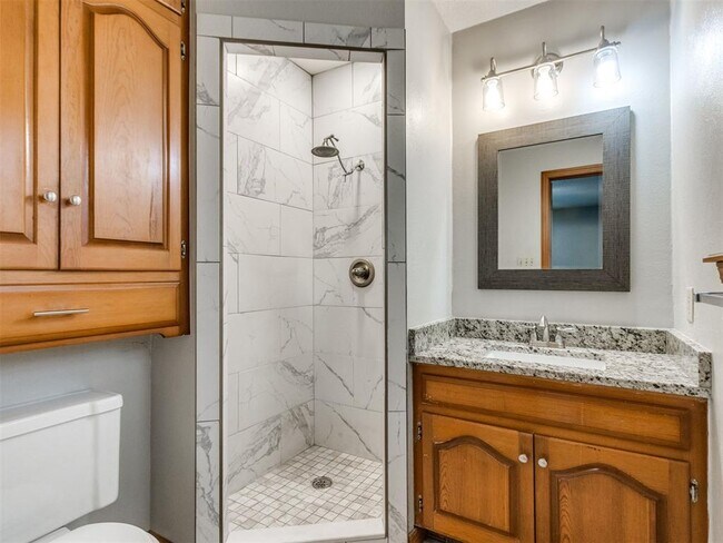 Building Photo - 1639 Westbrooke Terrace