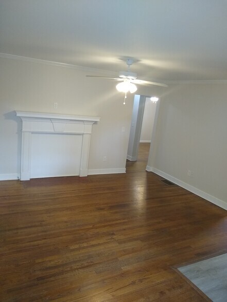 Unit 339 family room - 339 Stokes Ave SE