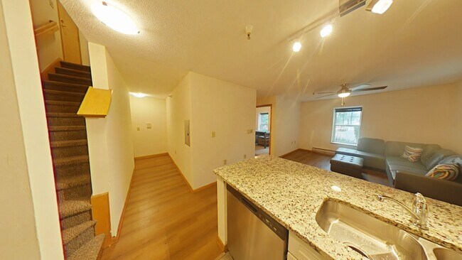 Building Photo - 4 Bedroom, 2 Bathroom