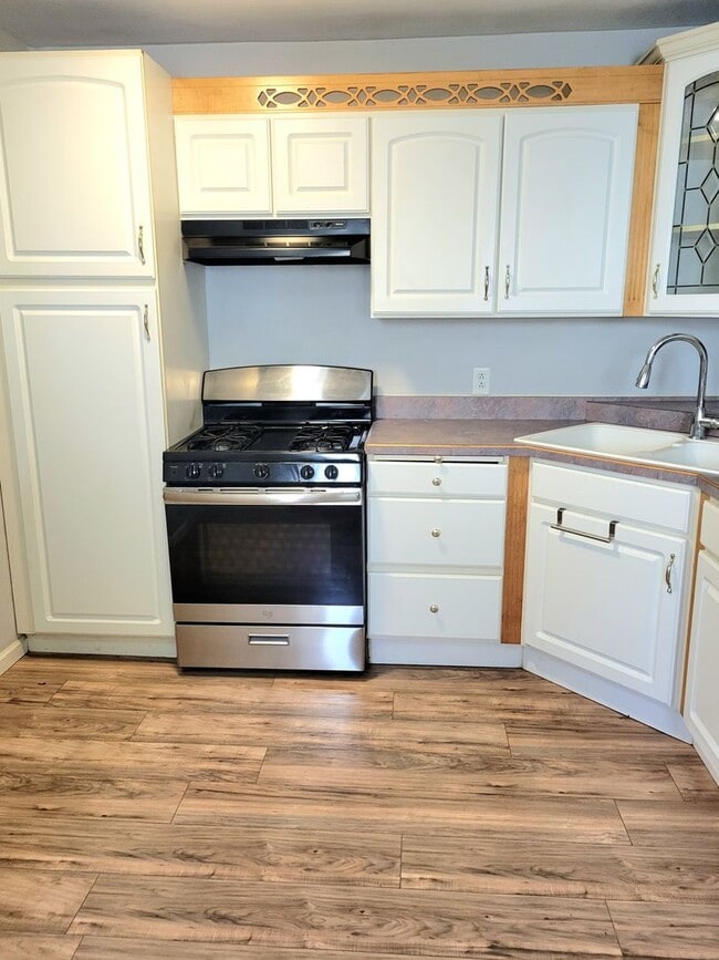 Building Photo - Updated and rent ready...450 Hamilton, Wood River