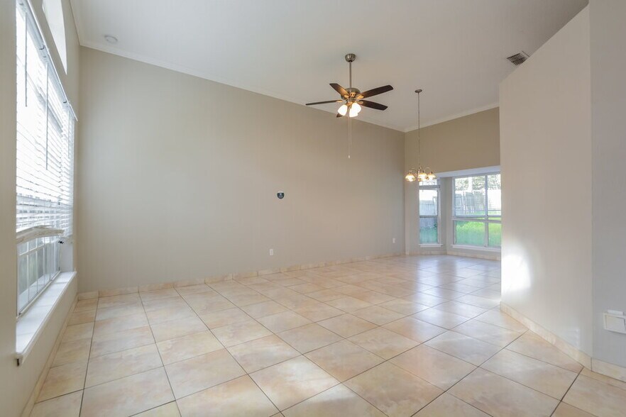 Building Photo - 2233 Grand Tree Ct
