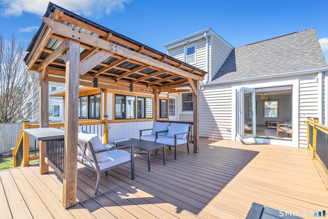 Building Photo - 855 Riverside Dr