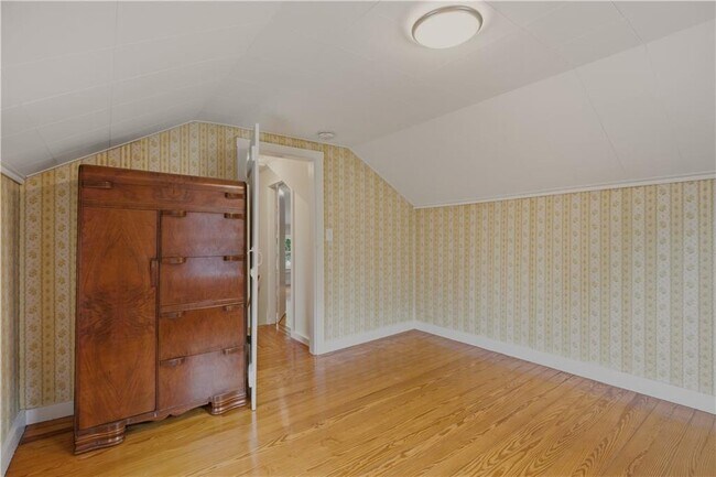 Building Photo - 26 Freebody St