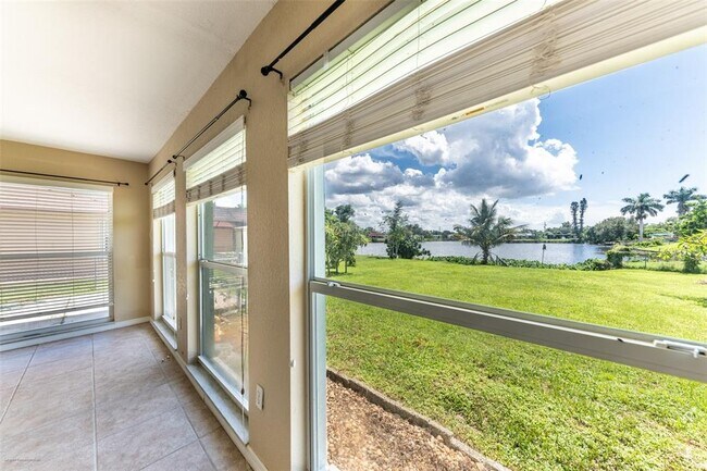 Building Photo - 2498 Abscott St