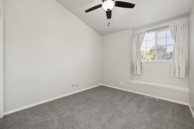 Building Photo - Beautifully Updated 4-Bedroom Home with 3-...