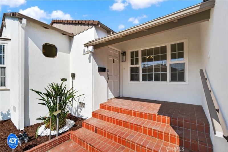 Building Photo - 537 W Camino Real Ave