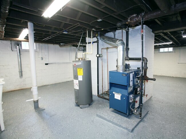 Building Photo - 3 Renovated Story 4 Bed - 2.5 Bath Colonial available for Rent