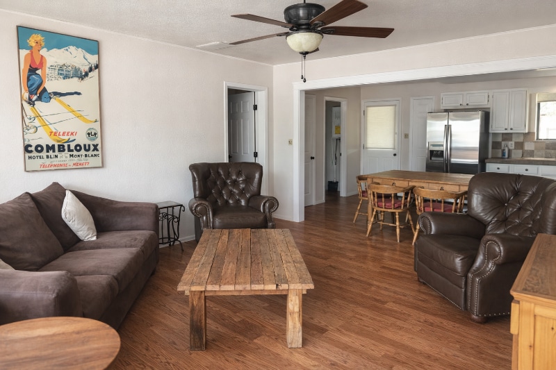 Building Photo - 1007 Cll De Oro