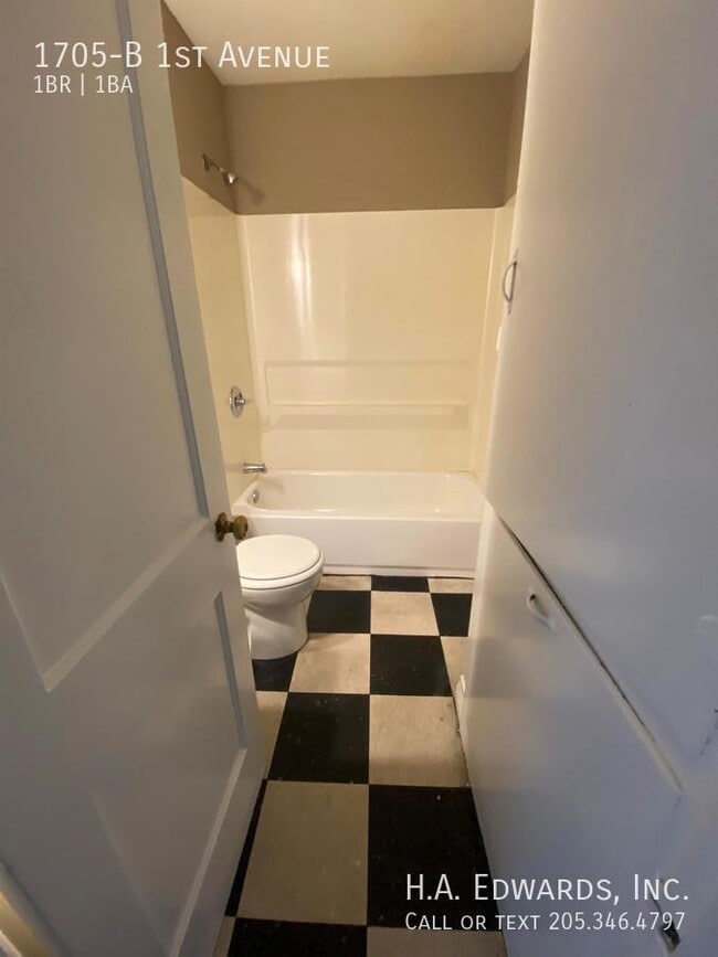 Building Photo - 1705 1st Ave