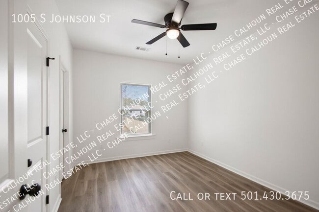 Building Photo - 1005 Johnson St