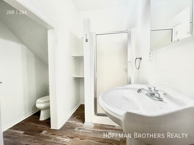 Building Photo - 1306 1/2 S Cloverdale Ave-