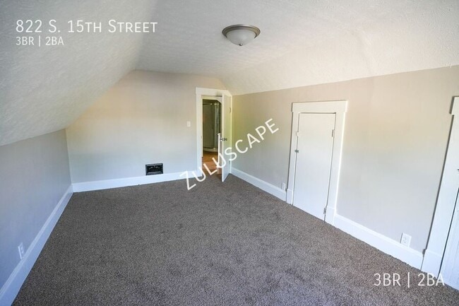 Building Photo - 822 S 15th St