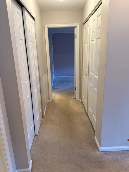 Hallway towards master bedroom - 1808 Foxmeadow Cir