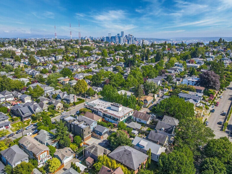 Building Photo - 2111 6th Ave W