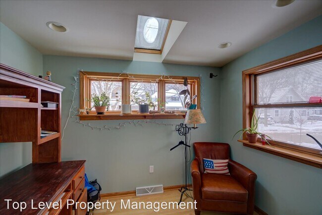 Building Photo - 2 br, 1 bath House - 411 S Orchard St.