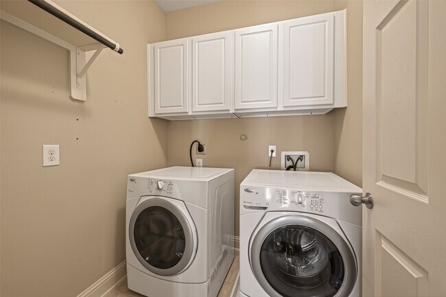 Building Photo - 5708 Petty St