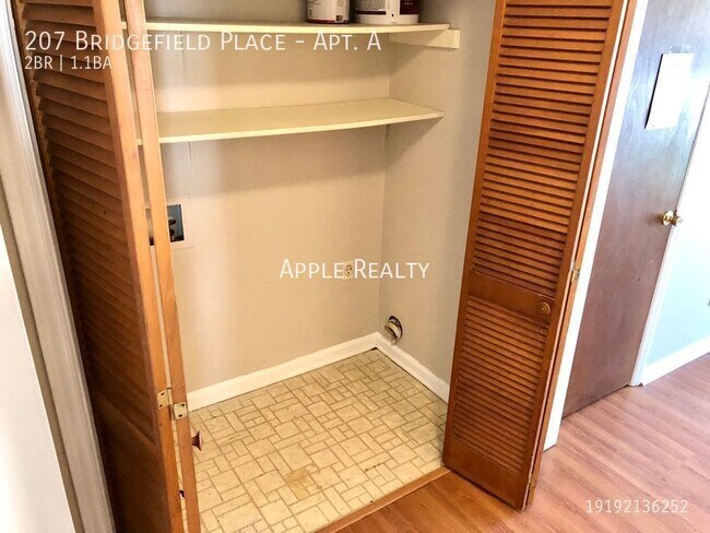 Building Photo - 207 Bridgefield Pl