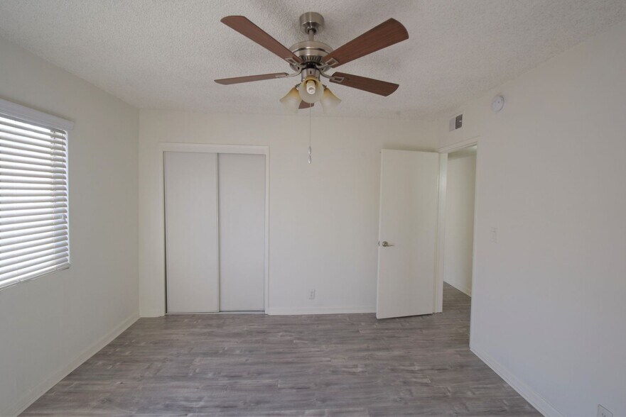 Building Photo - 10745 Hortense St