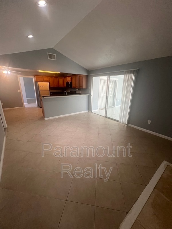 Building Photo - 974 Coral Dr