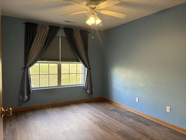 Building Photo - 955 Buckingham Dr