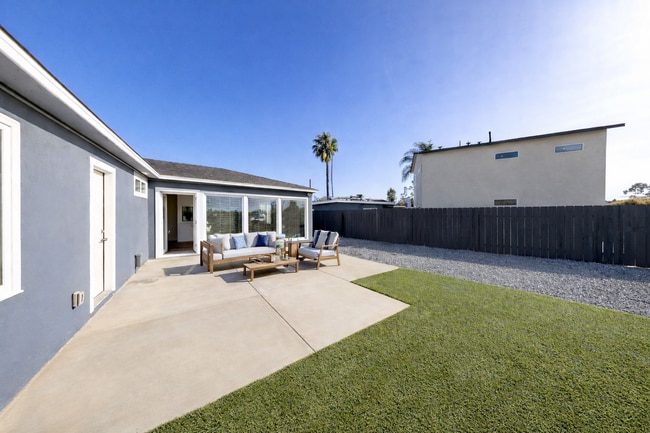 Building Photo - 5266-5268 Tipton St