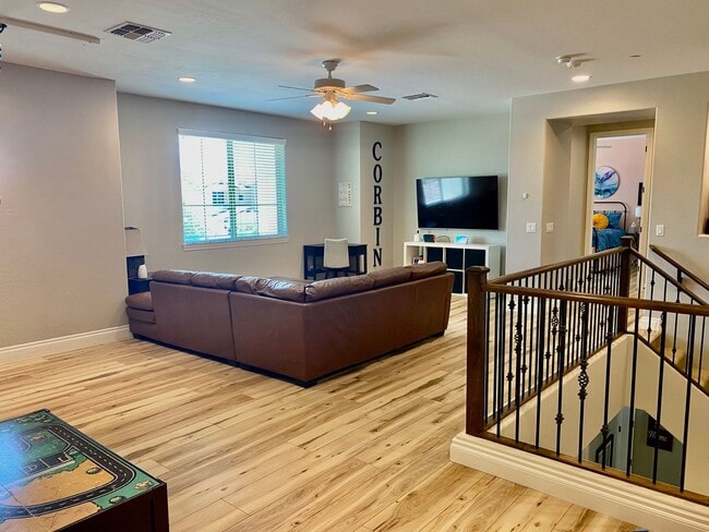 Building Photo - Coming Soon: Gorgeous 5bed/4 bath with Ove...