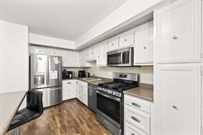 Building Photo - 6815 Brementowne Dr
