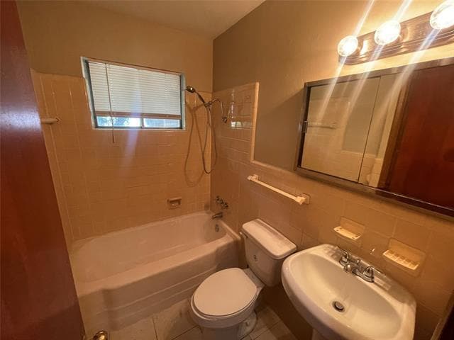 Building Photo - 2421 S Tyler St