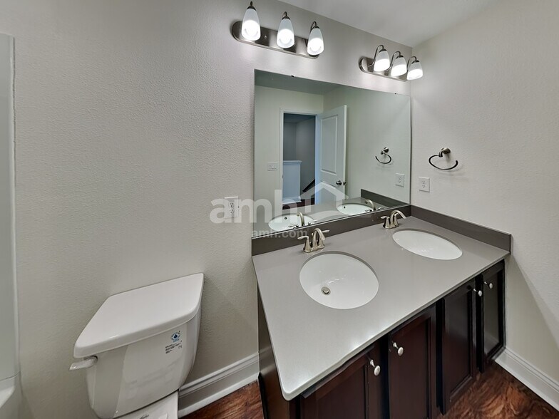 Building Photo - 1038 Summer Stone Lp