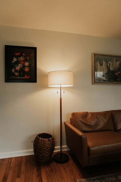 Building Photo - 909 S Mitchell St