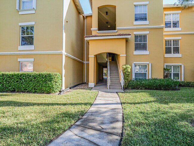 Building Photo - 5090 Fairways Cir