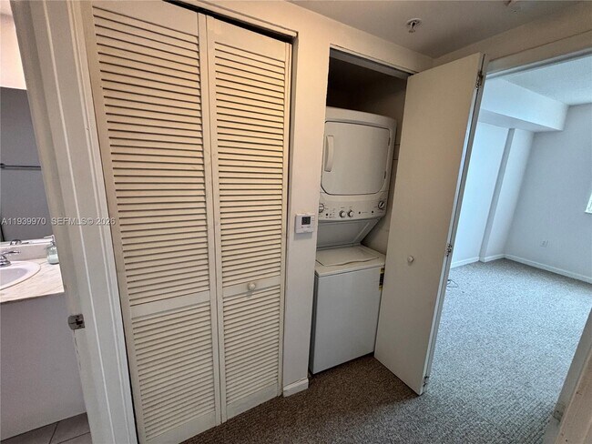 Building Photo - 2775 NE 187th St