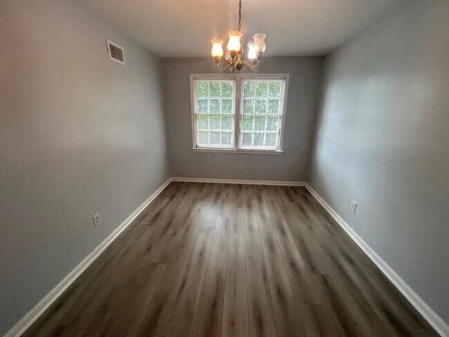 Building Photo - 715 Montague Road Unit D