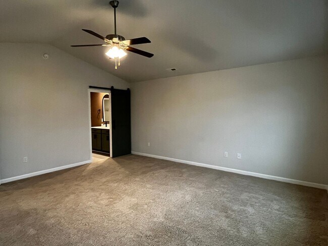 Building Photo - Beautiful Home in New Bern West