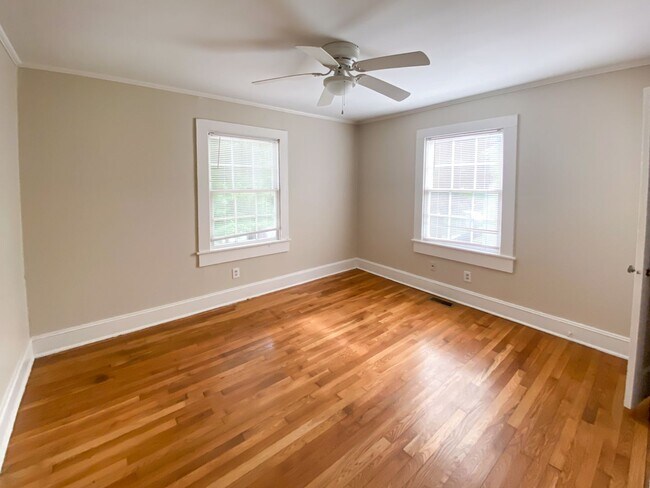 Building Photo - Rare Opportunity! Charming two bedroom house, walking distance to Franklin Street and UNC.