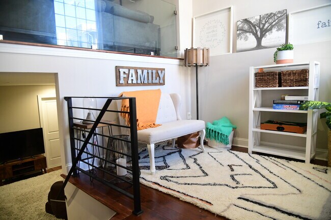Foyer - 6256 Osage Ave