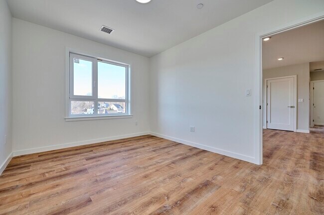 Building Photo - 510 Willard St