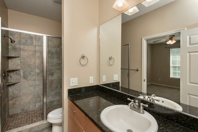 Building Photo - 411 Montauk Ct